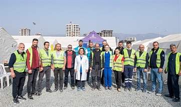 İzmir Büyükşehir Belediyesi’nin Hatay’da kurduğu sahra hastanesinde ameliyathane de faaliyete