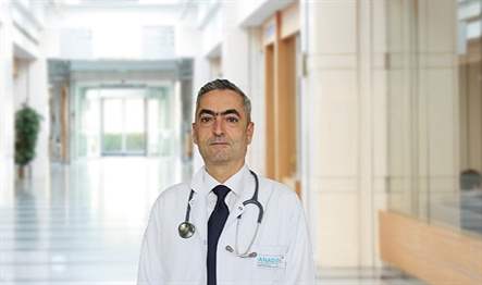 Öksürük, nefes darlığı, hırıltılı solunum, göğüste baskı hissi belirtileri ile