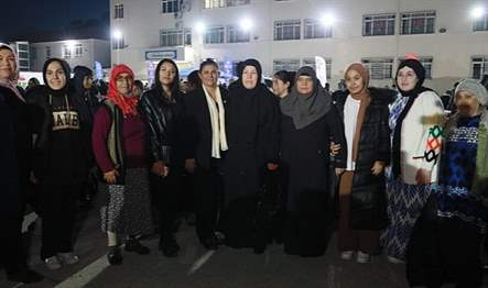Aydın Büyükşehir Belediyesi, kentin birçok noktasında düzenlediği iftar programlarıyla vatandaşları
