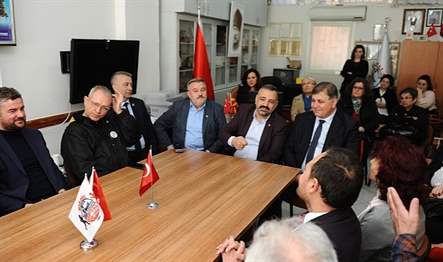 Cumhuriyet Halk Partisi İzmir İl Başkanı Şenol Aslanoğlu, Karşıyaka Belediye