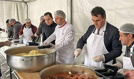 Osmangazi Belediyesi, Bursa ve deprem bölgesinde farklı noktalarda kurduğu iftar