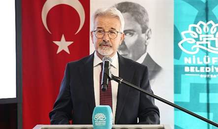 Nilüfer’in muhtarlarıyla toplantıda bir araya gelen Nilüfer Belediye Başkanı Turgay