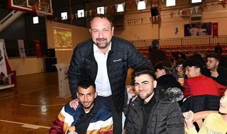 Çiğli Belediye Başkanı Utku Gümrükçü, Kahramanmaraş depreminden etkilenen yurttaşların yaralarını