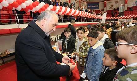 Başkan İbrahim Sandıkçı, öğrencilerin sınav heyecanına ortak oldu.
