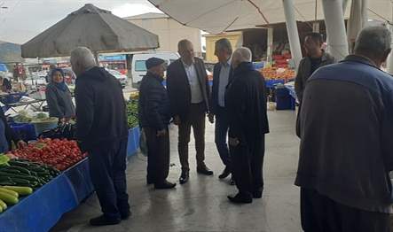 Kemer Belediye Başkanı Necati Topaloğlu, Kuzdere Mahallesi’nde kurulan sebze ve