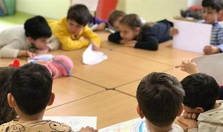 Deprem mağduru çocuklar için hazırladıkları yardım paketlerini afet bölgesine ulaştıran
