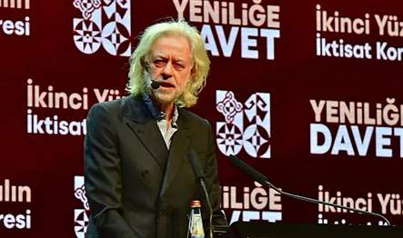 İkinci Yüzyılın İktisat Kongresi’nde konuşan dünyaca ünlü sanatçı ve aktivist