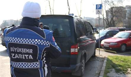 Büyükşehir Zabıta ekipleri, İzmit Doğu Kışla Kapalı Pazar alanında trafik