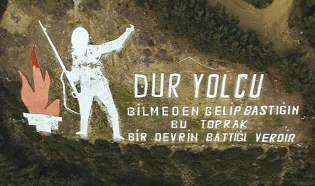 Bölgeye gelen birçok yerli ve yabancı turistin fotoğrafını çektiği, Çanakkale’nin