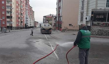 Canik Belediyesi, ilçe genelinde temizlik çalışmalarını yoğun bir şekilde sürdürüyor.