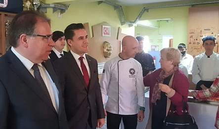 Kaymakam TÜRKÖZ'e Foça Jandarma Komando Eğitim Komutanı Tümgeneral Halil ŞEN,