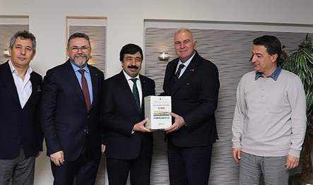 İzmir Kâtip Çelebi Üniversitesi (İKÇÜ) Rektörü Prof. Dr. Saffet Köse