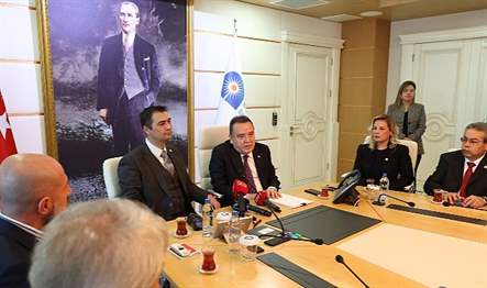 İYİ Parti Antalya İl Başkanı Vahdet Afşin Karacan ve yönetim