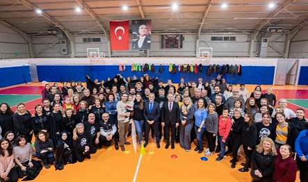 Karşıyaka Belediyesi, 18 Mart Çanakkale Zaferi’nin yıl dönümünü duygusal bir