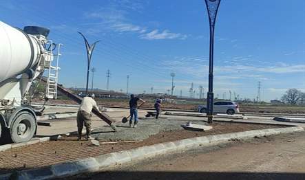 Büyükşehir tarafından Kartepe Asiller Caddesinde asfatlama ve dekoratif aydınlatma direği