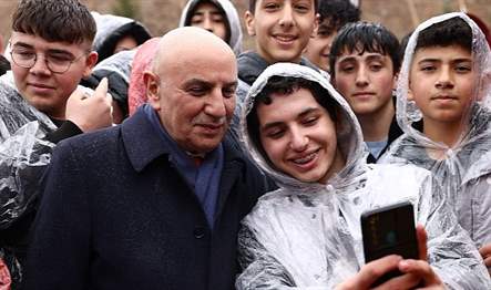 Keçiören Belediyesi, ilçedeki Yükseltepe Mahallesi’ne Kahramanmaraş depreminde yaşamını kaybeden vatandaşların