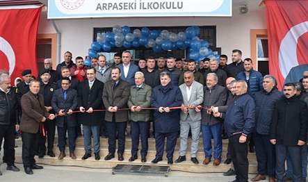 İzmir’in Kınık ilçesinin Arpaseki Mahallesi’nde İmbat Madencilik tarafından yapılan İlkokulun