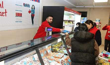 Küçükçekmece Belediyesi, ihtiyaç sahiplerinin temel gıda ve hijyen ihtiyaçlarını karşılamak