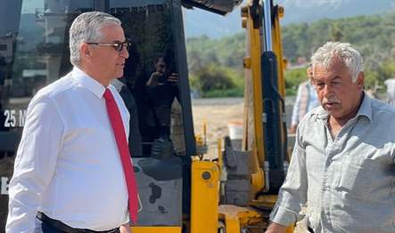 Kemer Belediye Başkanı Necati Topaloğlu, Kuzdere Mahallesi’nde yapımı hızla devam