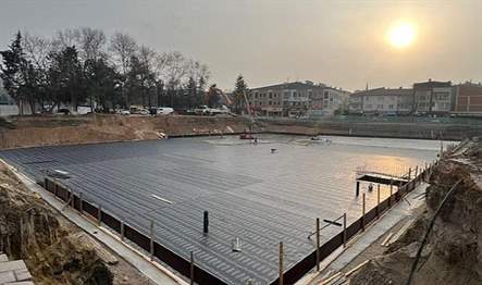İnegöl Belediyesi’nin vizyon projelerinden biri olan Merkez Park’ta çalışmalar sürüyor.