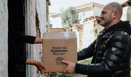 Nilüfer Belediyesi, ihtiyaç sahibi ailelere erzak yardımına başladı. Un, yağ,