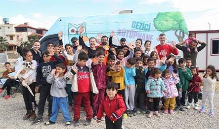 Hatay Samandağ’da konteyner kent kurarak, bölge halkının birçok ihtiyacını karşılayan