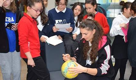Nilüfer Belediyesi’nin, gençleri spora teşvik etmek amacıyla düzenlediği “Sporcular öğrencilerle