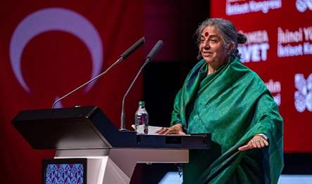 İkinci Yüzyılın İktisat Kongresi'nde konuşan ekolojik aktivist Prof. Dr. Vandana