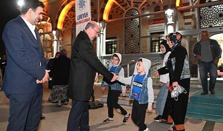 Selçuklu Belediyesi’nin ilçe sakinleriyle Ramazan coşkusuna ortak olduğu “Teravih Buluşmaları”ilk