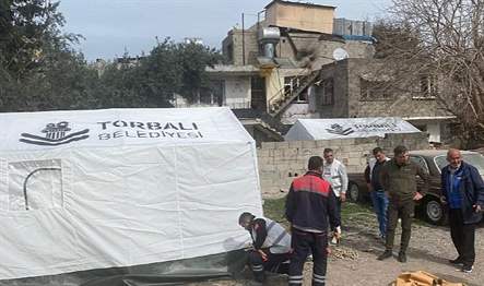 Afetzedelerin, yaşadığı çadır sıkıntısını en aza indirmek amacıyla hayırseverlerin de
