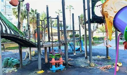 Mersin Yenişehir Belediyesi Özgürlük Parkı’nda bulunan çocuk oyun grupları henüz