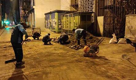 Büyükşehir Belediyesi Yol Bakım Timi, yaya ve araç trafiğini aksatmamak