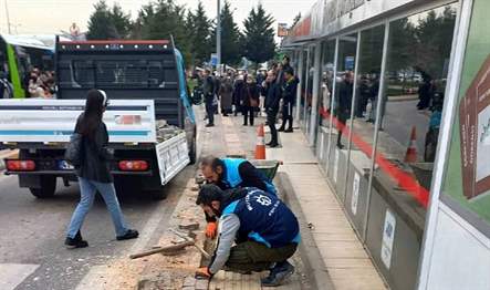 Büyükşehir Yol Bakım Timi, Kocaeli Üniversitesi otobüs durağına ulaşımın sağlandığı