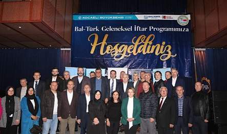 Kocaeli’de yaşayan Balkan Türkleri, Büyükşehir ve BALTÜRK tarafından düzenlenen iftar