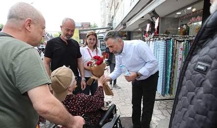 Bayraklı Belediye Başkanı Serdar Sandal, yaklaşan genel seçimler öncesi mahalle