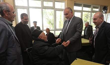 Canik Belediye Başkanı İbrahim Sandıkçı, vatandaşları ziyaret ederek talep ve