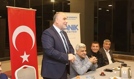 Başkan İbrahim Sandıkçı, ilçede görev yapan emniyet mensuplarıyla iftarda bir