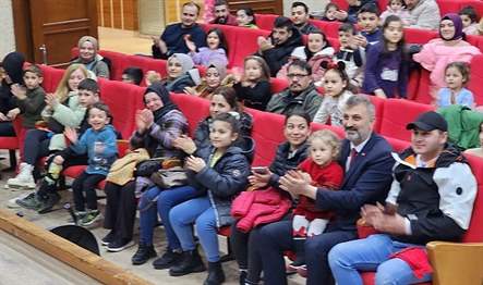 Gölcük Belediye Başkanı Ali Yıldırım Sezer, Kongre Sarayı’nda düzenlenen Geleneksel