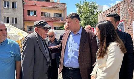 Depremzede ziyaretlerine ara vermeden devam eden Menderes Belediye Başkan V.