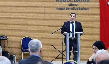 Konak Belediyesi’nin geleneksel hale getirdiği iftar yemeğinde konuşan Başkan Batur,
