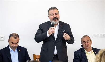 Konaklı muhtarlarla bir araya gelen Konak Belediye Başkanı Abdül Batur,