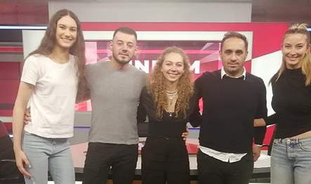 Beşiktaş Ceylan Voleybol Takımı Başantrenörü Emre Nur, sporcuları Ecem Aknam,