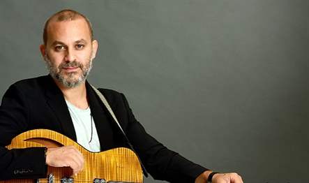 Caz müzik sahnesinin önemli isimlerinden Sabri Tuluğ Tırpan (piyano), Cenk