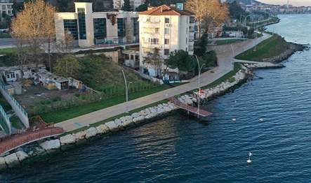 Tamamlandığında bölgeye değer katacak olan Değirmendere-Halıdere sahil düzenleme çalışmaları yoğun