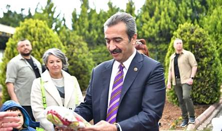 Çukurova Belediyesi deprem yaralarını el birliğiyle sarmaya devam ediyor. Deprem