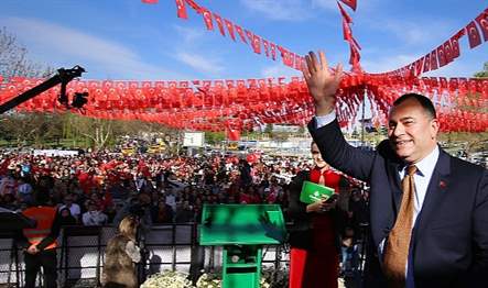 Alper Taşdelen: Büyük Atatürk, tarihin en zor koşullarında, imkansızlıklar içinde