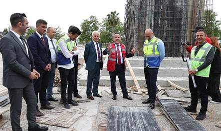Antalya Büyükşehir Belediyesi tarafından Finike’ye kazandırılan Cumhuriyet Meydanı ve Rekreasyon