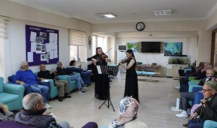 Genç müzisyenler Elif Eroğlu ve Pınar Yar, Antalya Büyükşehir Belediyesi