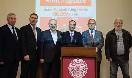 İftar programına iş insanları, siyasiler, akademisyenler, şairler, yazarlar, sivil toplum