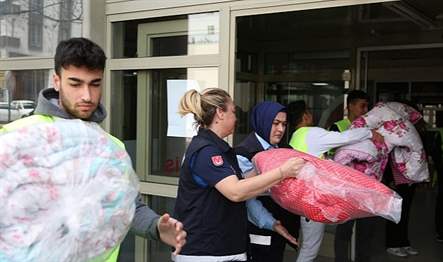 Pakistan İslam Cumhuriyeti Ankara Büyükelçiliği tarafından deprem bölgelerine gönderilmek üzere